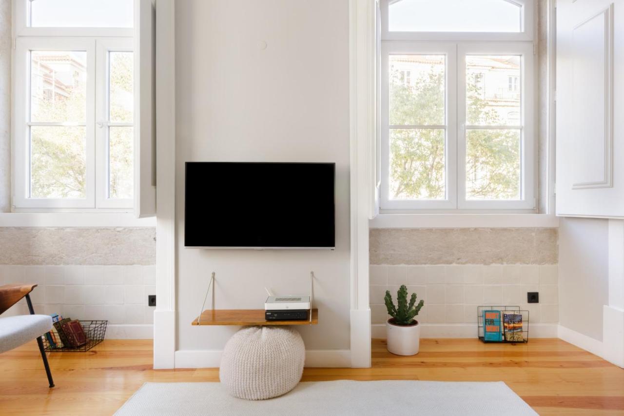 Update Urban Chic Flat In 19Th Century Building 2 Bedrooms & 2 Bathrooms & Ac Central Alfama District Lisboa المظهر الخارجي الصورة