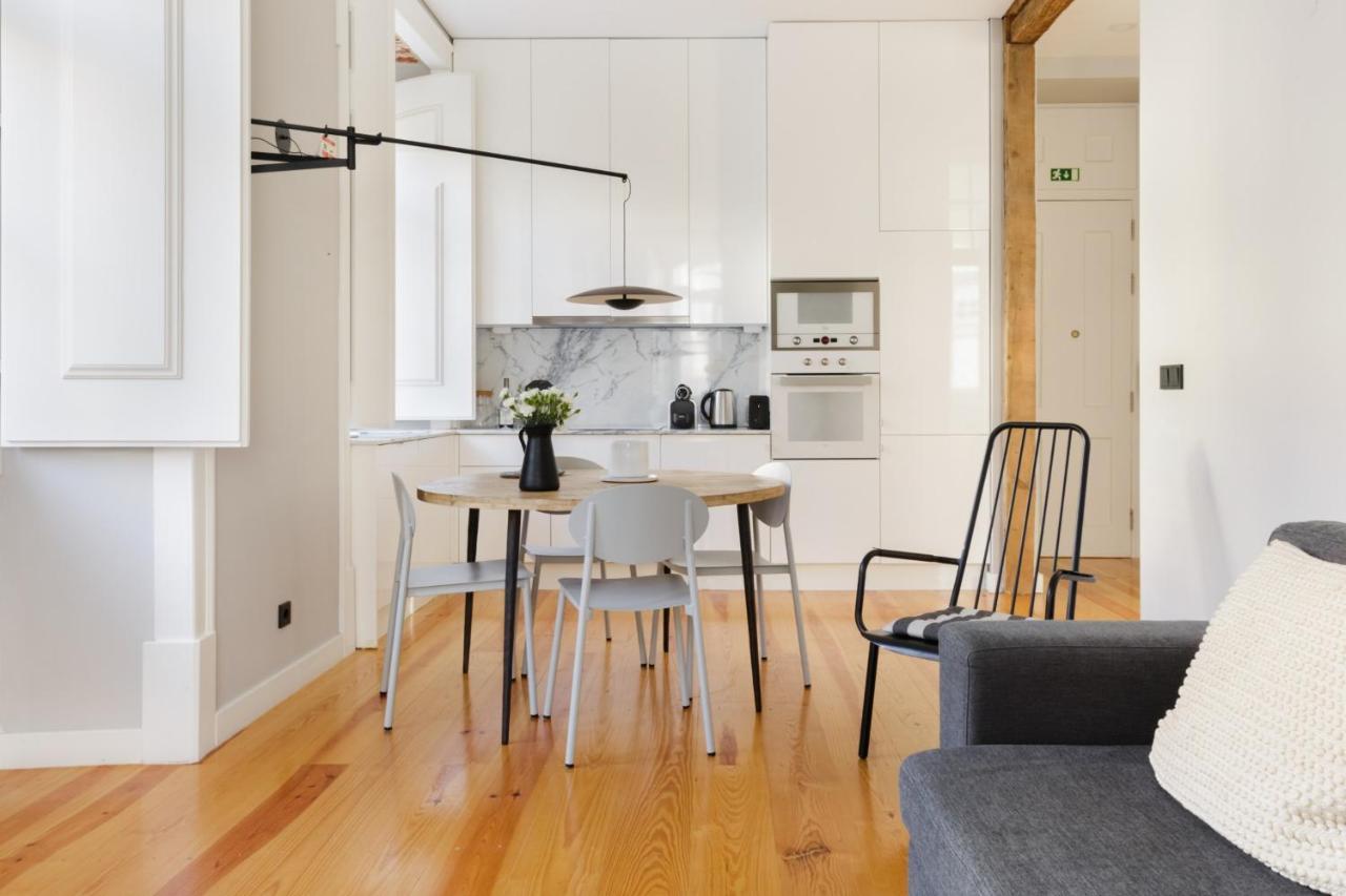 Update Urban Chic Flat In 19Th Century Building 2 Bedrooms & 2 Bathrooms & Ac Central Alfama District Lisboa المظهر الخارجي الصورة