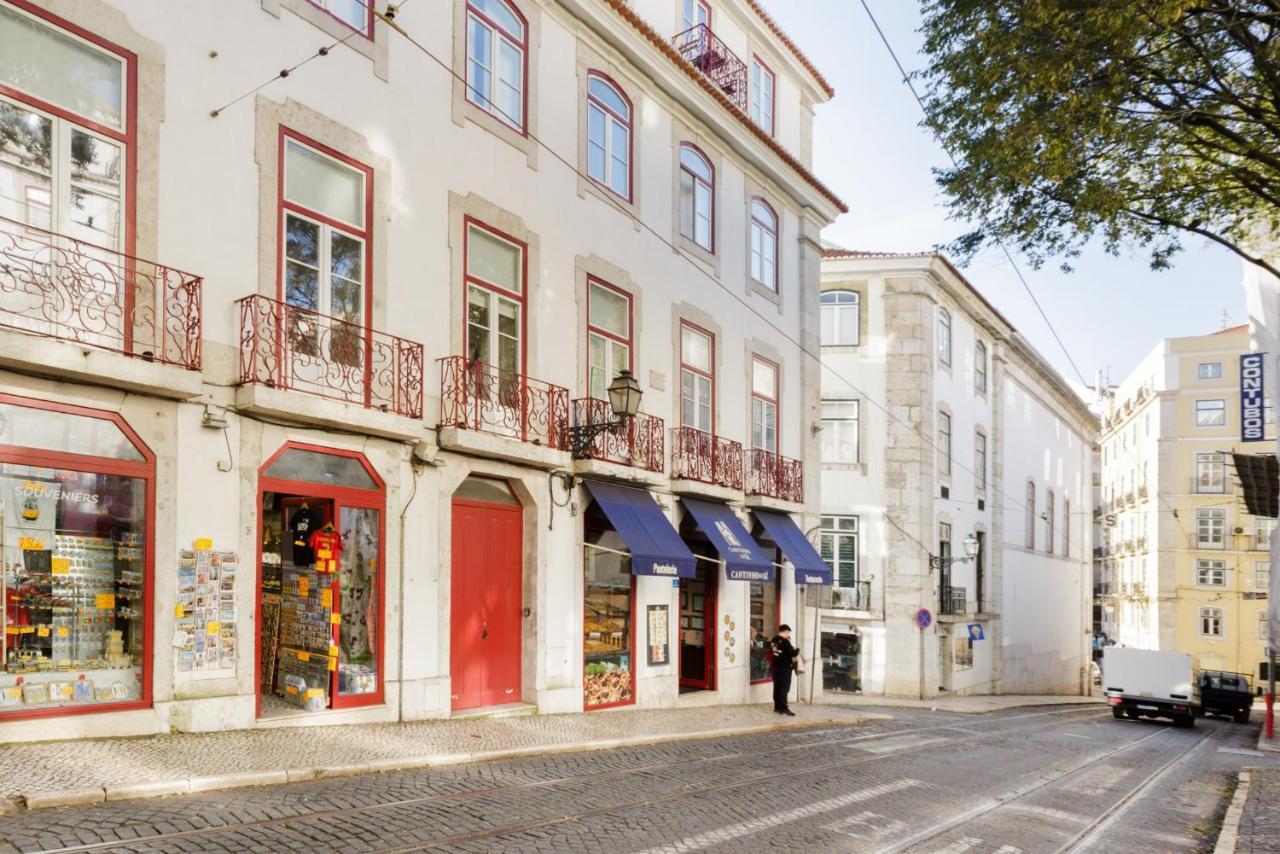 Update Urban Chic Flat In 19Th Century Building 2 Bedrooms & 2 Bathrooms & Ac Central Alfama District Lisboa المظهر الخارجي الصورة