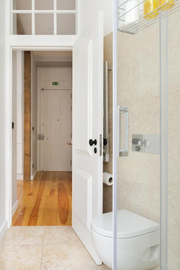 Update Urban Chic Flat In 19Th Century Building 2 Bedrooms & 2 Bathrooms & Ac Central Alfama District Lisboa المظهر الخارجي الصورة