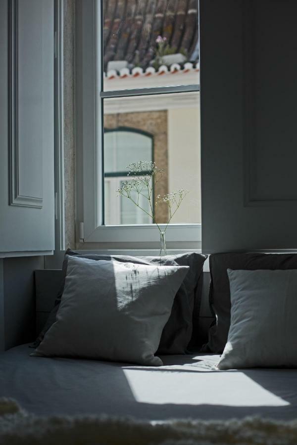 Update Urban Chic Flat In 19Th Century Building 2 Bedrooms & 2 Bathrooms & Ac Central Alfama District Lisboa المظهر الخارجي الصورة