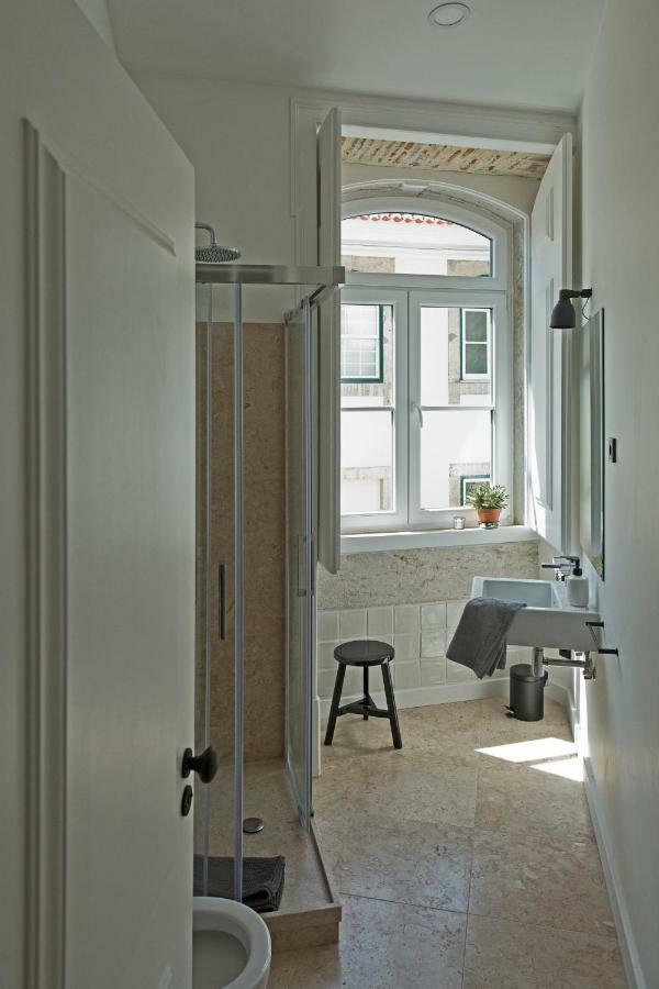 Update Urban Chic Flat In 19Th Century Building 2 Bedrooms & 2 Bathrooms & Ac Central Alfama District Lisboa المظهر الخارجي الصورة
