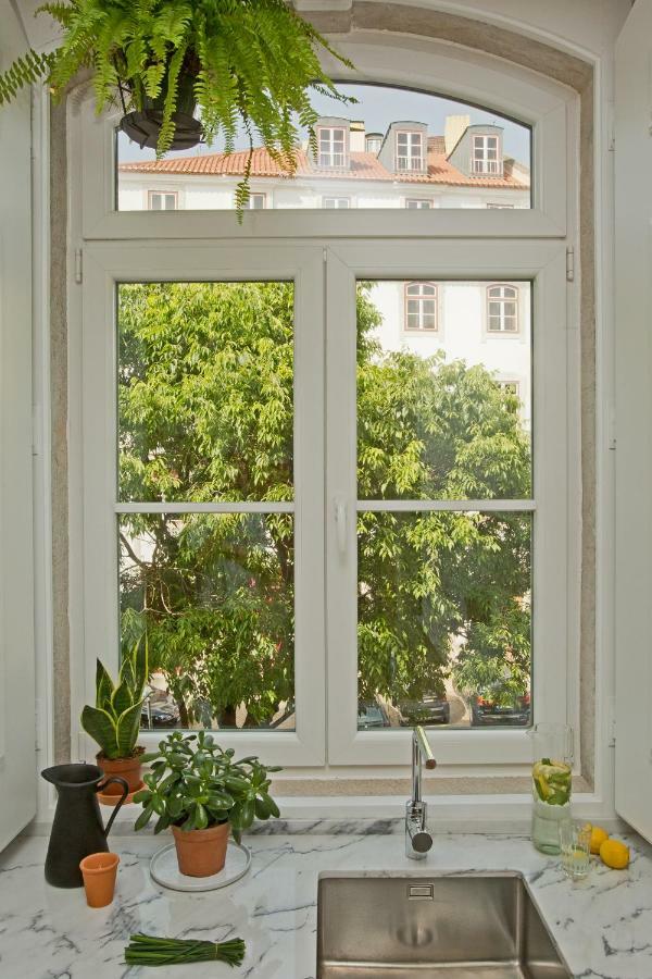 Update Urban Chic Flat In 19Th Century Building 2 Bedrooms & 2 Bathrooms & Ac Central Alfama District Lisboa المظهر الخارجي الصورة